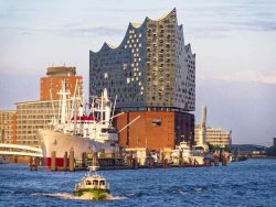 Das Konzerthauis Elbphilharmonie, auch Elfie, an der Elbe, Hamburg