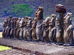 Moai, Steinskulpturen, bei Hanga Roa auf der Osterinsel